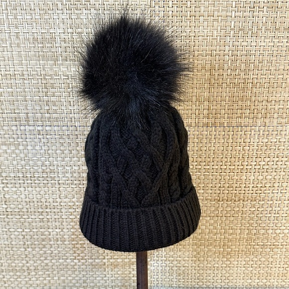 🌟HP🌟NWOT Faux Fur Pom Pom with Faux Gem Trim Hat - Picture 5 of 10